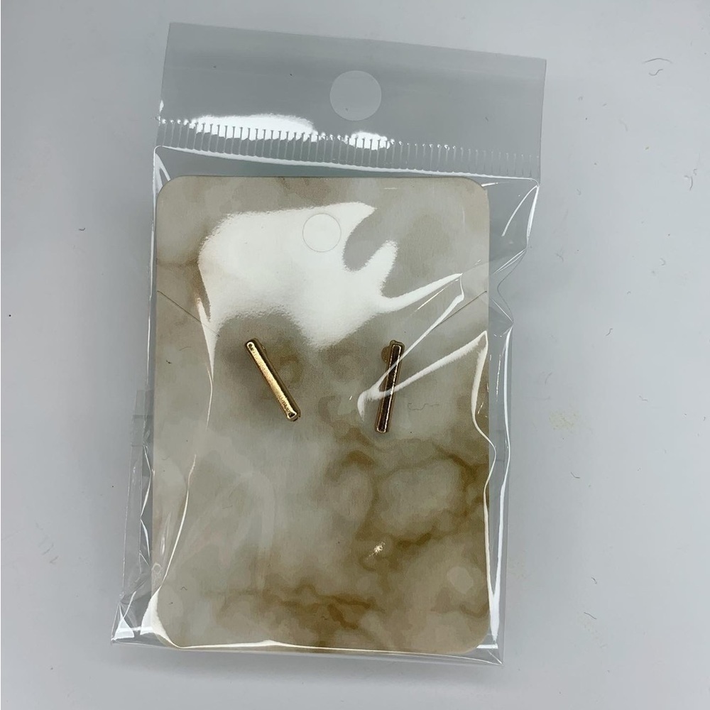 Gold line studs - Picture 2 of 4